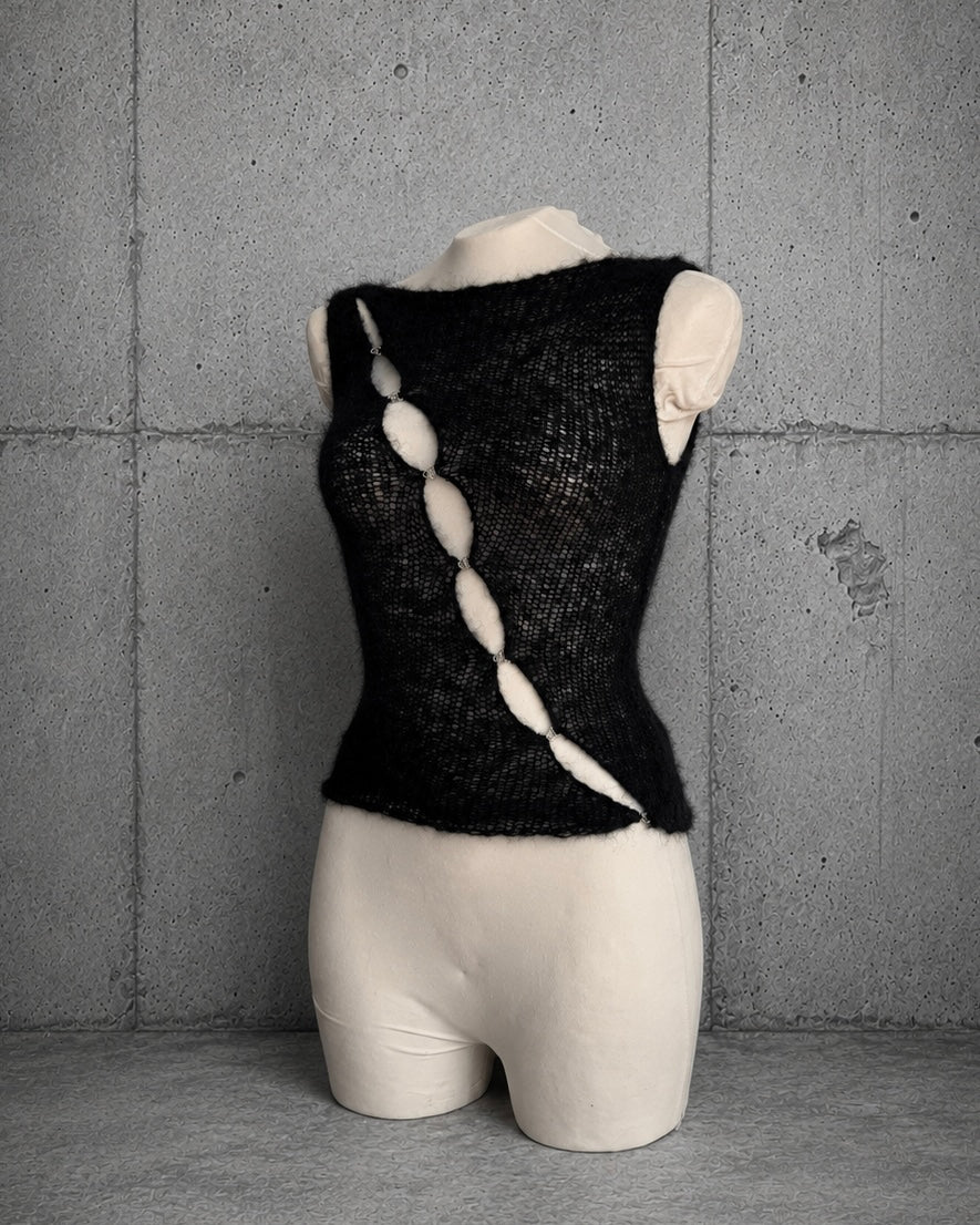 SPLIT SKIN TOP